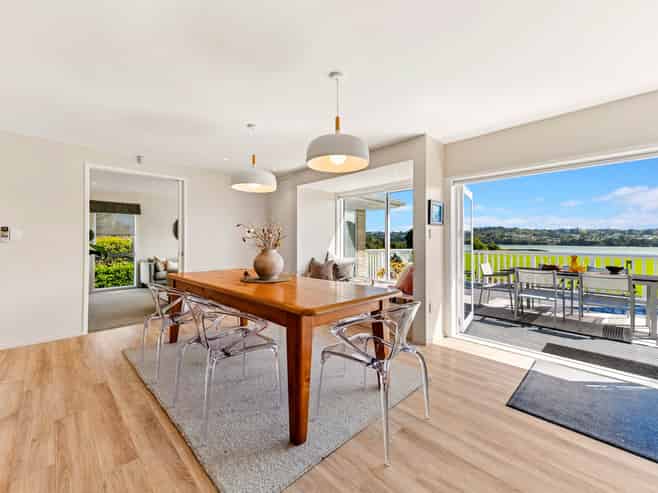 93 Kiwi Esplanade, Mangere Bridge