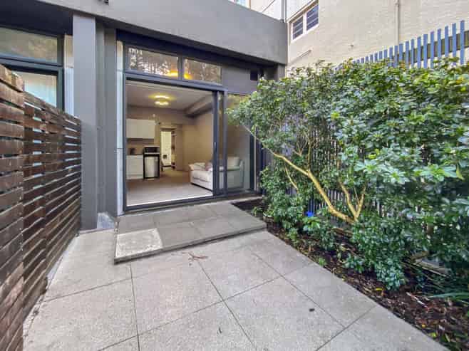 002/20 Glenmore Street, Thorndon