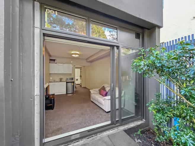 002/20 Glenmore Street, Thorndon