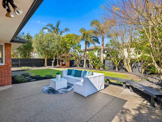 11 Earlshall Drive, Flat Bush
