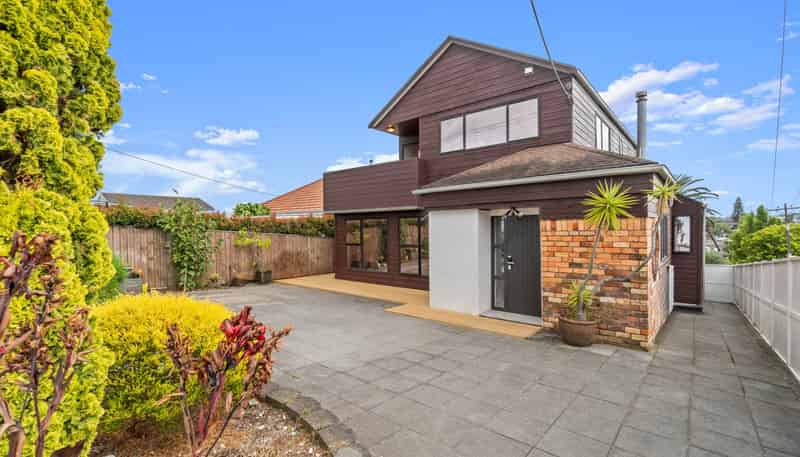 16 Dallinghoe Crescent, Milford