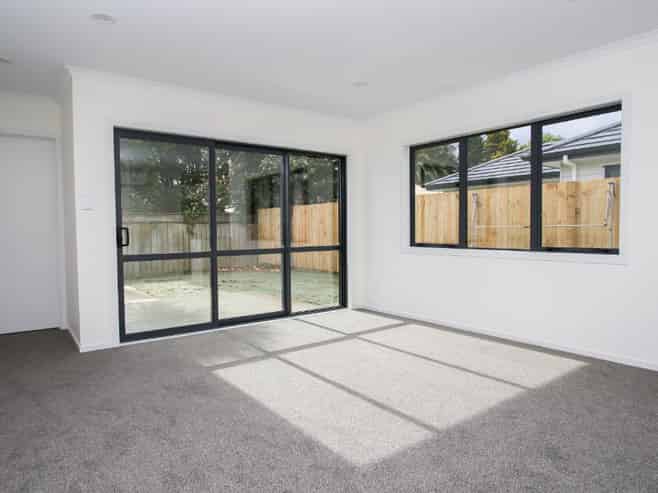 2/10 Morrison Crescent, Glenview