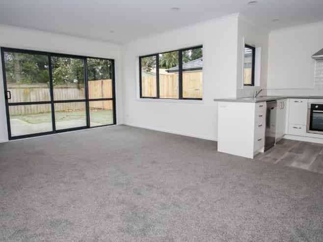2/10 Morrison Crescent, Glenview