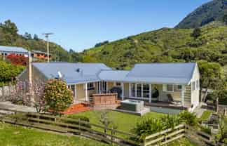8 and 8a Angle Street, Picton
