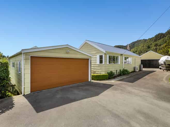 8 and 8a Angle Street, Picton