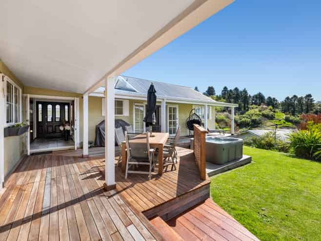 8 and 8a Angle Street, Picton