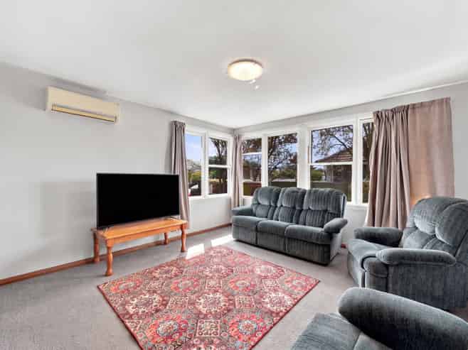 15 Avro Crescent, Hornby