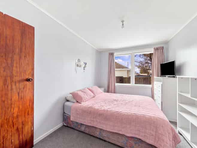 15 Avro Crescent, Hornby