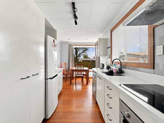 15 Avro Crescent, Hornby