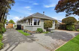 15 Avro Crescent, Hornby