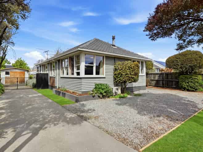 15 Avro Crescent, Hornby