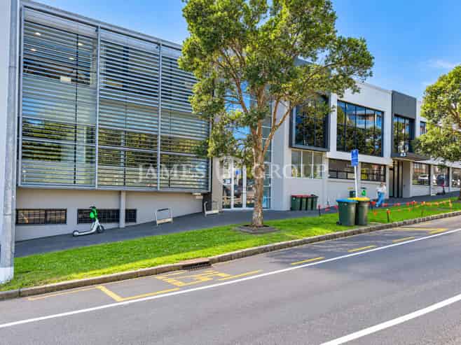 BRIGHT CITY FRINGE OFFICE IN FREEMANS BAY
