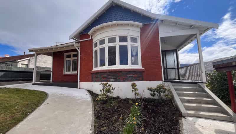 225 Highgate, ROSLYN