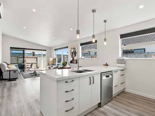 52 Marion Crescent, Papamoa