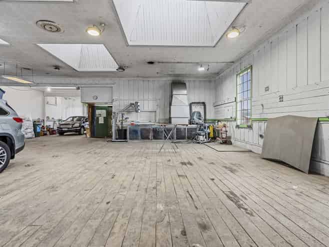 Commercial option on Broadway