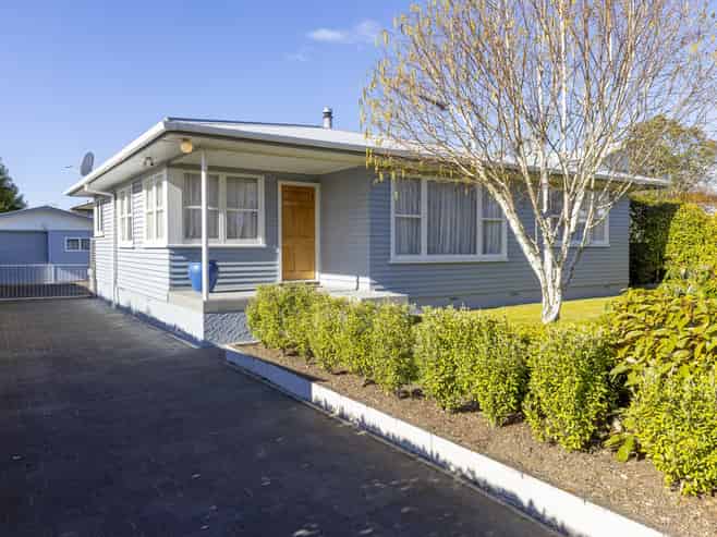 12 Charles Crescent, Rainbow Point