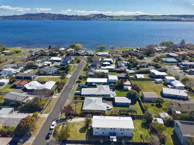 12 Charles Crescent, Rainbow Point