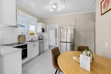38 Robertson Street, Glenholme