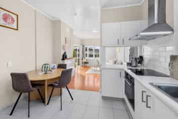 38 Robertson Street, Glenholme