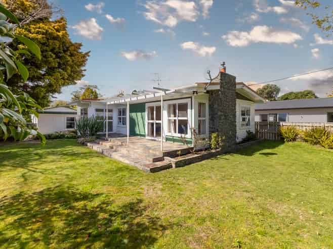 28 Puriri Road, Waikanae