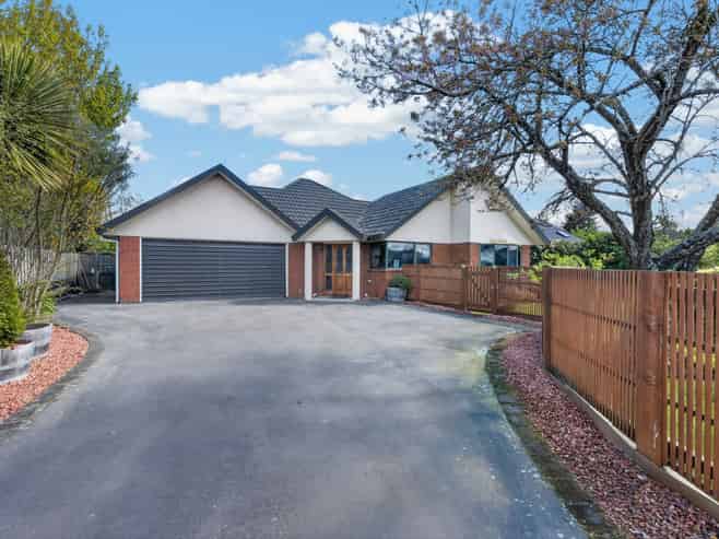 18 Devon Crescent, Darfield