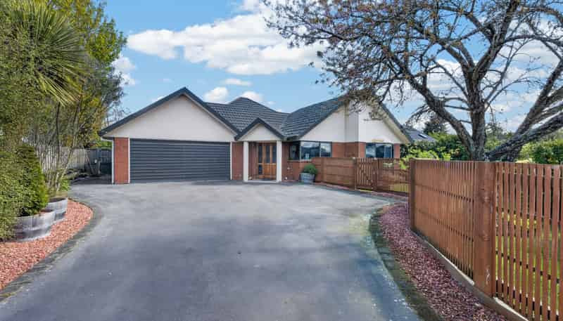 18 Devon Crescent, Darfield