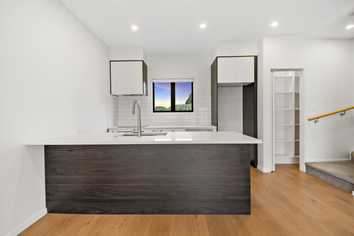 4/21 Erima Avenue, Point England