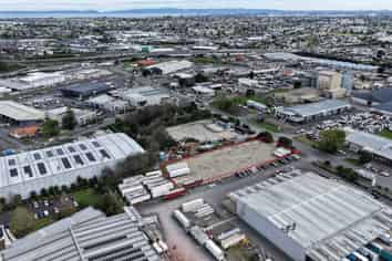 4,200sqm secure yard - Available now