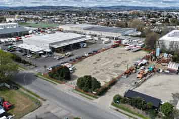 4,200sqm secure yard - Available now