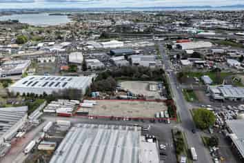 4,200sqm secure yard - Available now