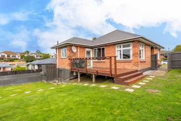 12 Livingstone Street, West End