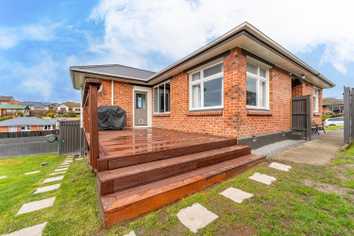 12 Livingstone Street, West End