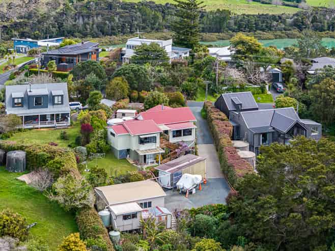 33 Green Road, Matakana