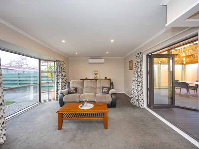 2/4 Meadowbrook Drive, Cloverlea
