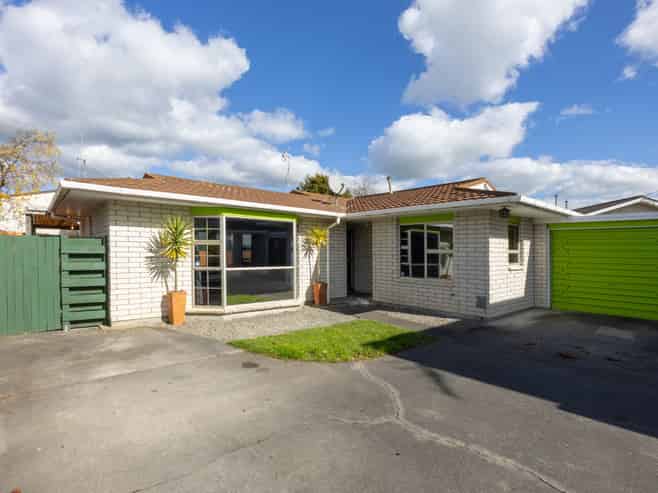 2/4 Meadowbrook Drive, Cloverlea