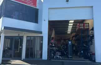 Premium Location - 219 sqm Office plus Warehouse
