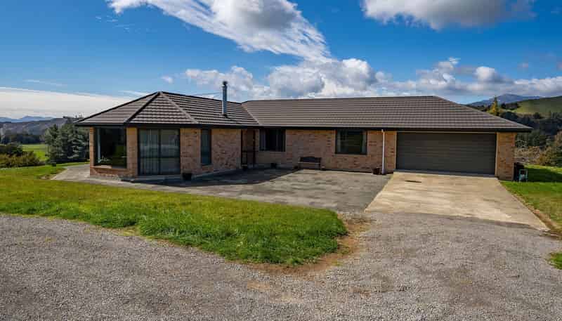 76 Pretty Bridge Valley Road, WAKEFIELD