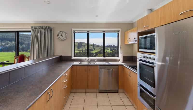 76 Pretty Bridge Valley Road, WAKEFIELD