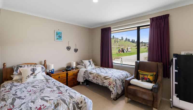 76 Pretty Bridge Valley Road, WAKEFIELD