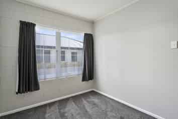 2/145 College Street, Awapuni