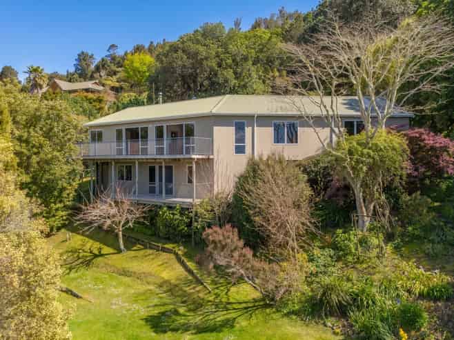 105 Main Road, Tairua
