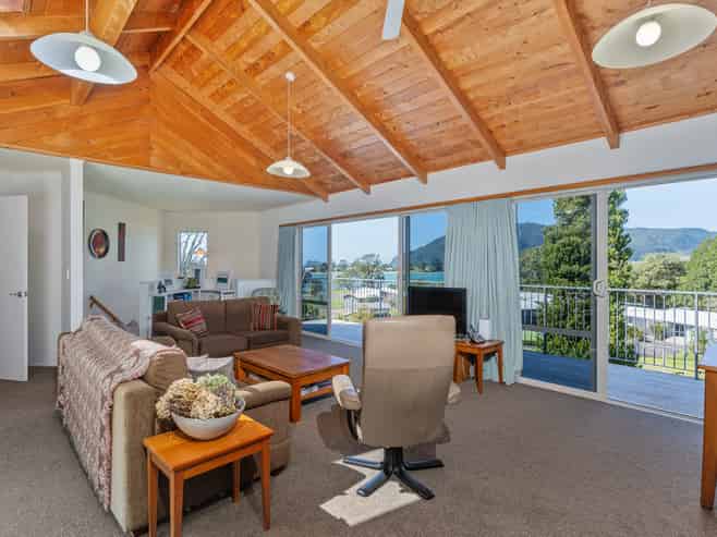 105 Main Road, Tairua