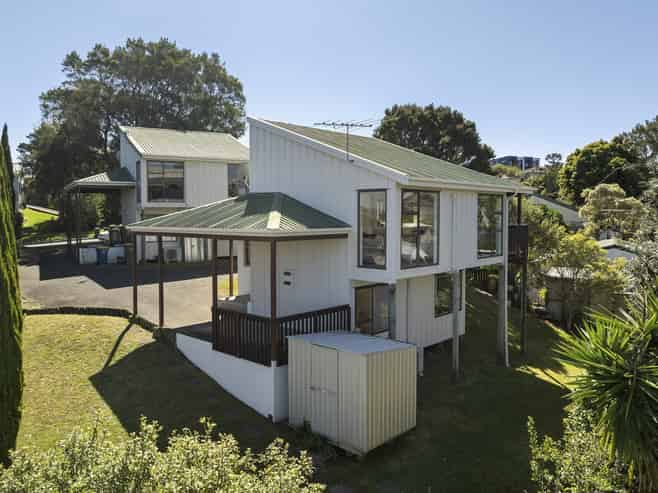 1/18, 2/18 Glen Vista Road, Bayview