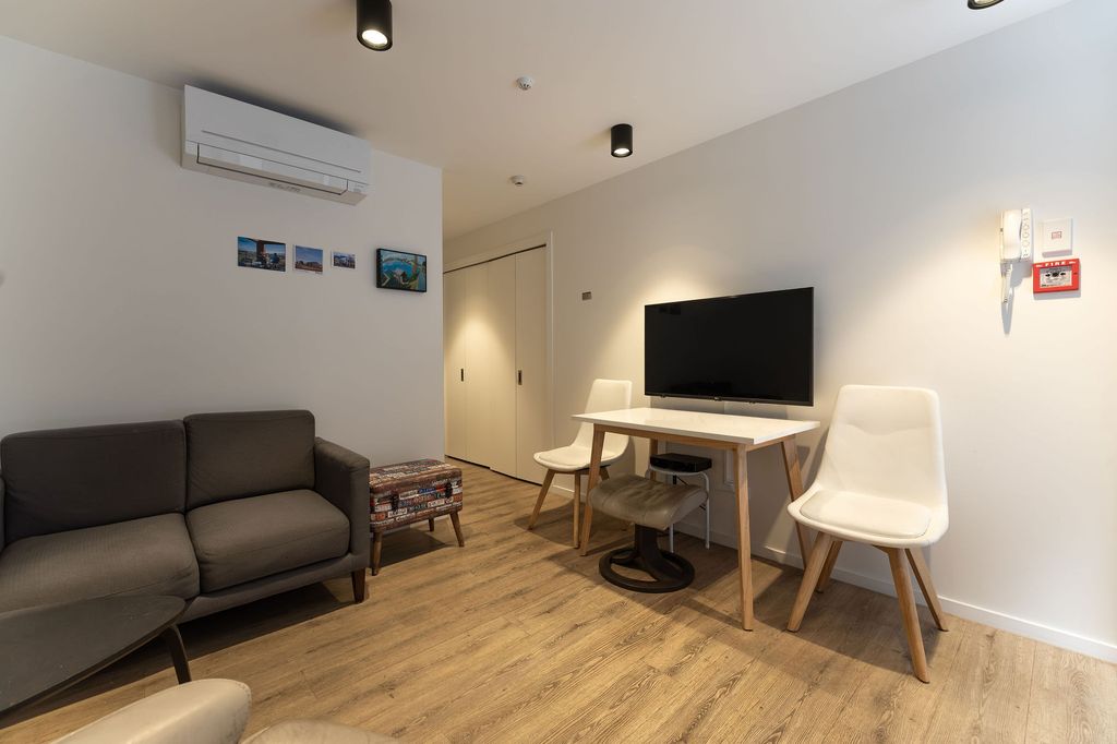 365 Reasons to Buy this Apartment 3