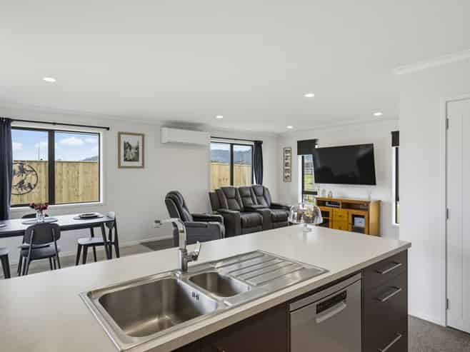 42 Tainui Street, Levin
