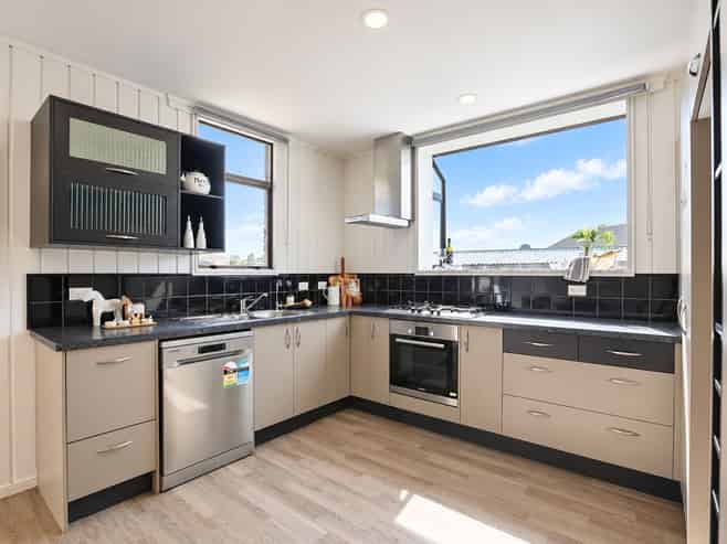 50 Poaka Avenue, Dinsdale