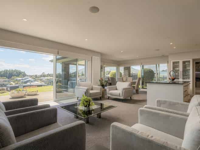 32 Botanical Heights Drive, Waipahihi
