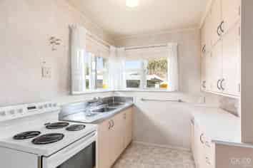 49B Shakespeare Avenue, Trentham