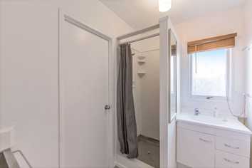 2/1 Glen Road, Browns Bay