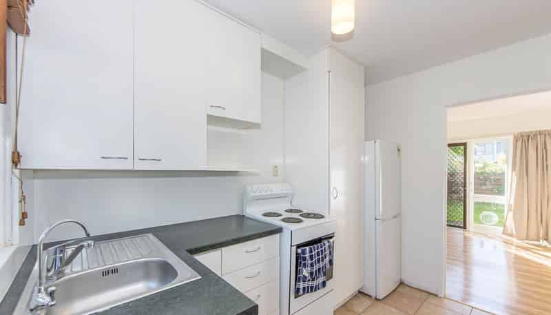 2/1 Glen Road, Browns Bay